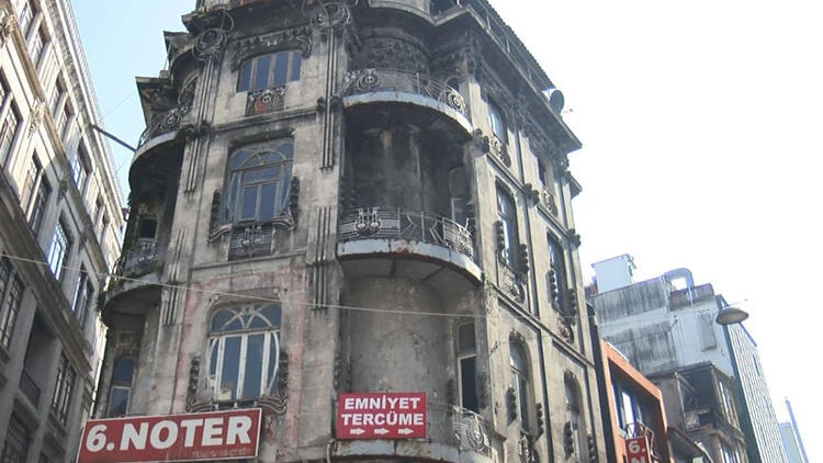 119 yıllık Vlora Han’ın harabe fotoğrafları