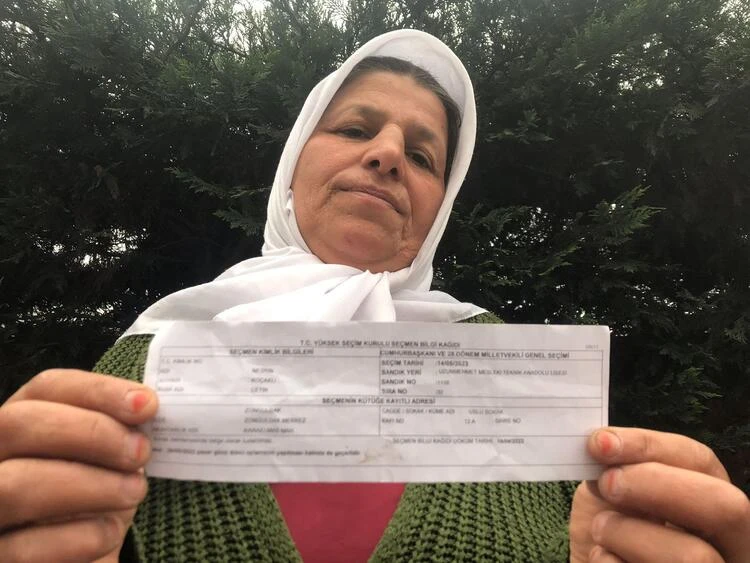 Kayıp kızının seçmen kağıdı gelen anne yıkıldı