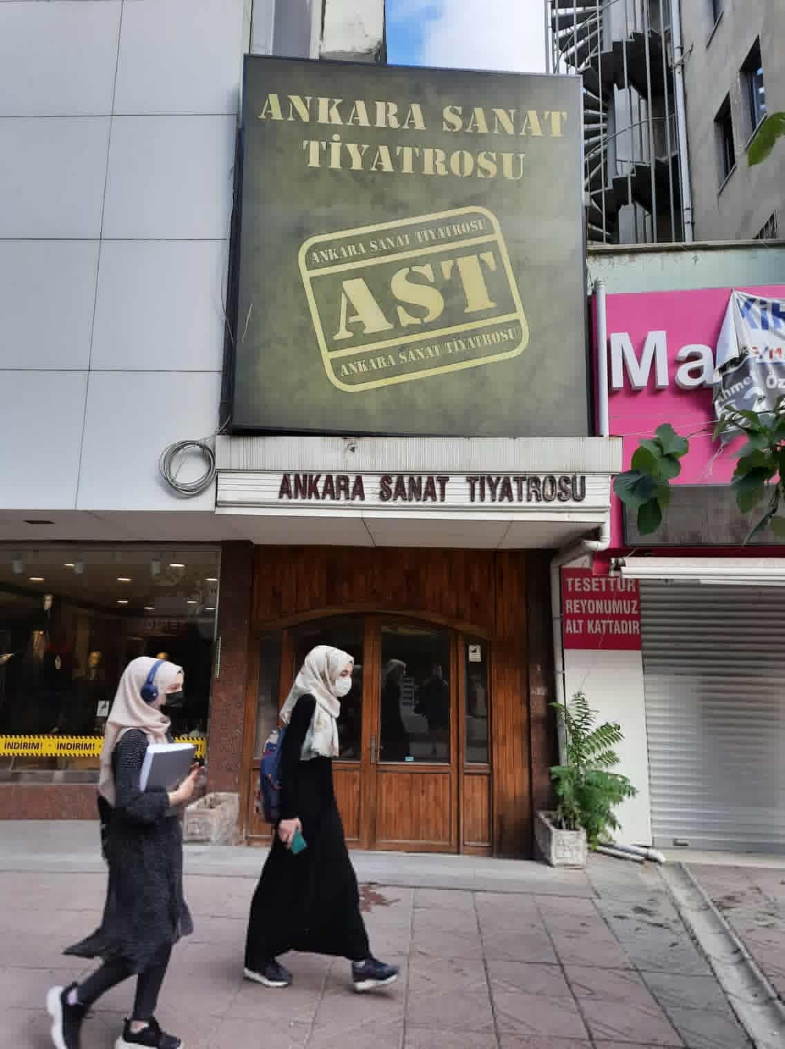Ankara Sanat Tiyatrosu'nun terk edilmiş hali hüzün veriyor!
