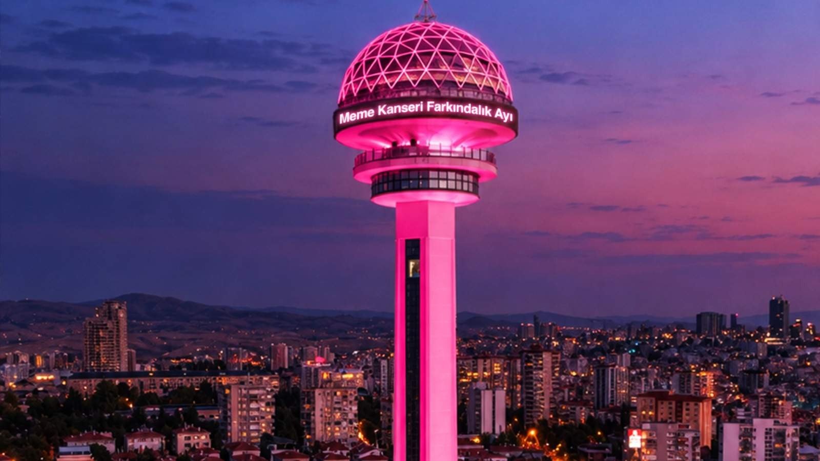 Atakule pembeye büründü