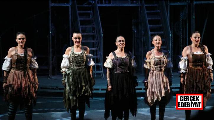 İstanbul Devlet Tiyatrosu Bulgaristan'da Lysistrata'yı oynadı