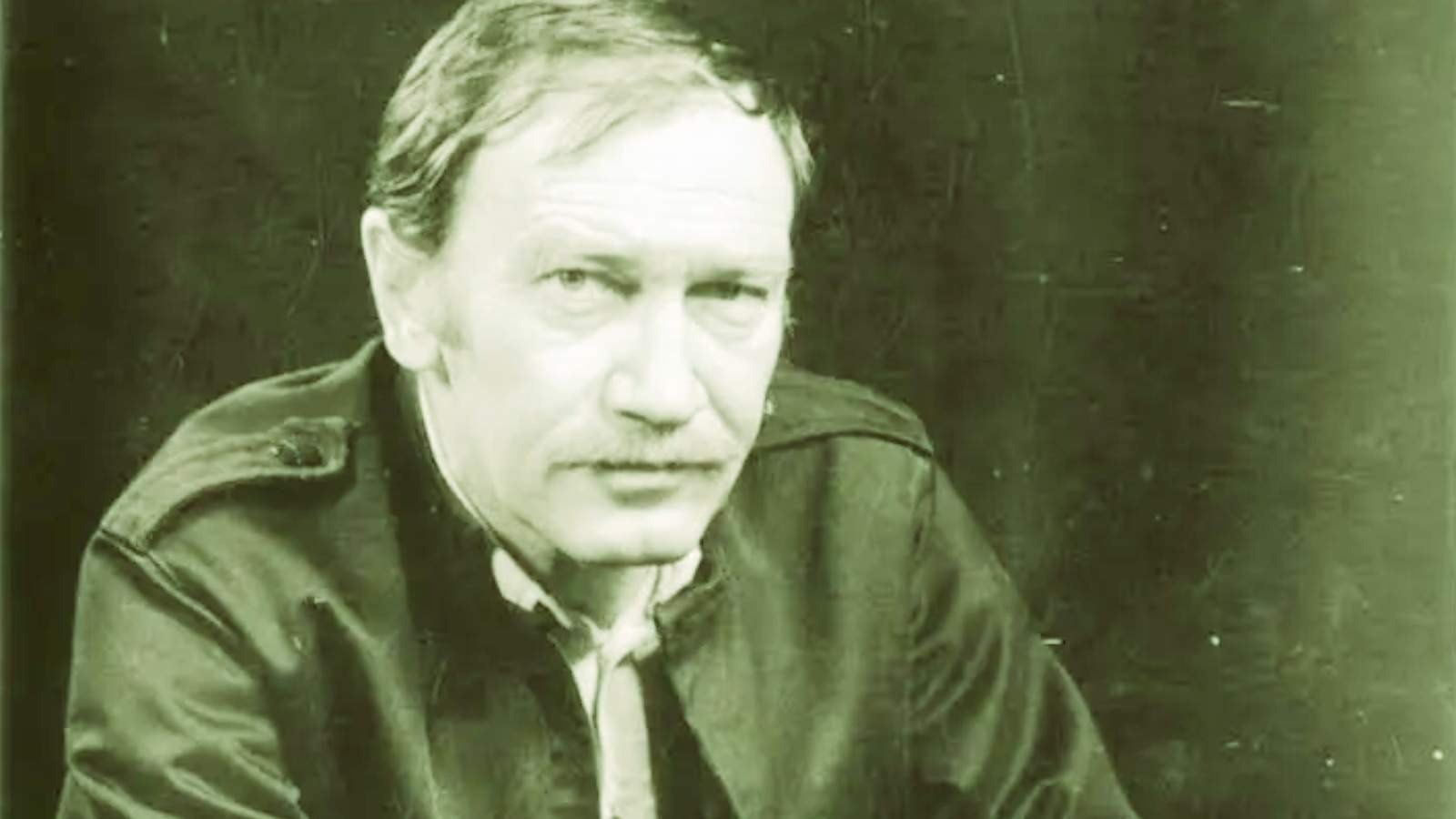 Turgut Uyar subayken ordudan niçin ayrıldı