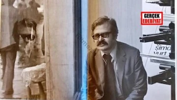 'Kitap imzalamak' / Fethi Naci