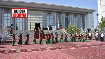 Türkmenistan'da 'Halı Bayramı' kutlanıyor